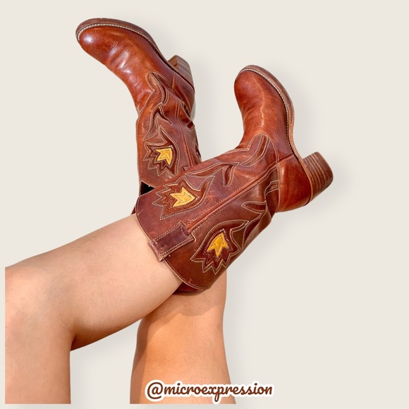 VINTAGE Frye Floral Inlay Cognac Boho Leather Chunky Heel Pull On Campus Boot - Picture 3 of 11